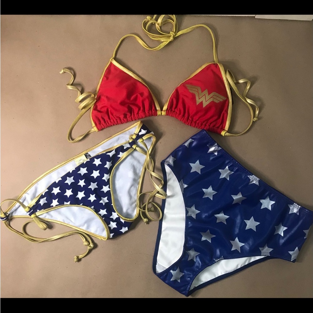 Gorgeous bathing suit Wonder Woman